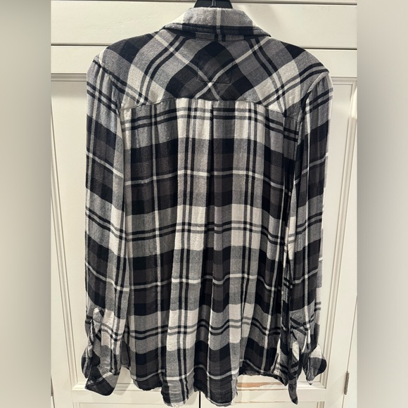 Rails Classic Black White  and Gray Plaid Long Sleeve Button Down Flannel Shirt - Picture 4 of 5